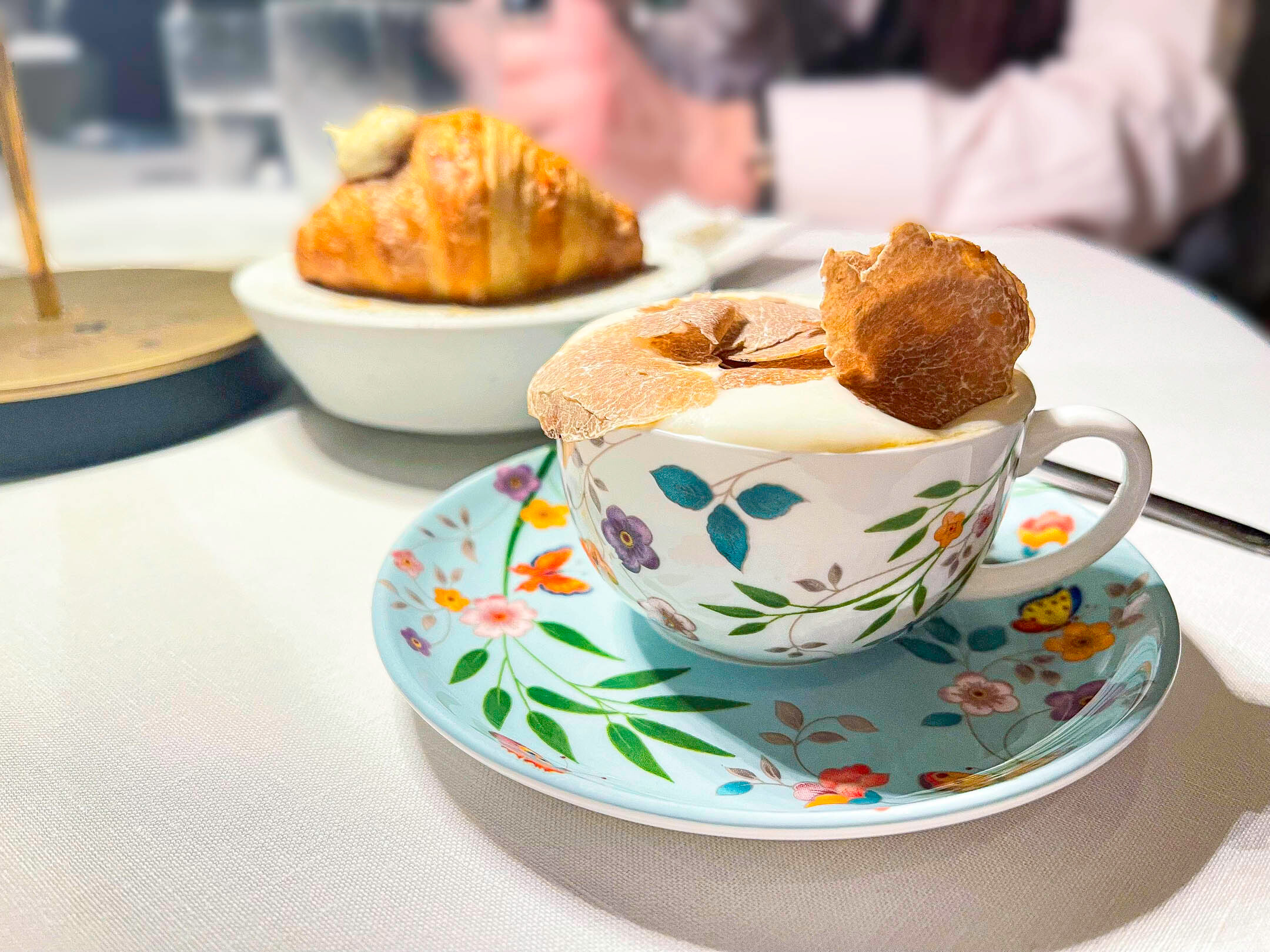 12 01 2024 Dav Truffle Teacup